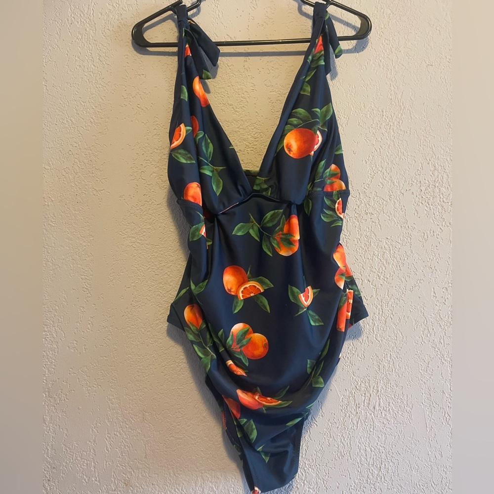 Old navy swim suit 1x